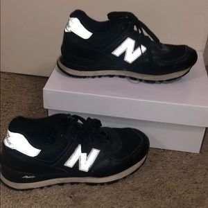 New balance tennis shoes